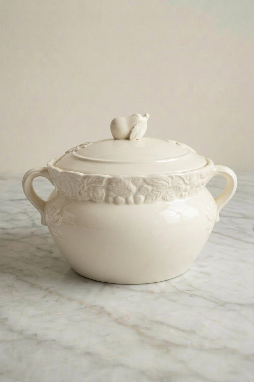 Lidded Soup Tureen with Ladle